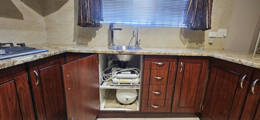 4 Bedroom Property for Sale in Roylglen Gardens Northern Cape
